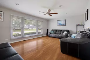 1116 Maple Ln, Elk Grove Village, IL 60007 - Photo 6