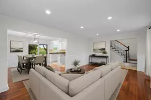 1925 Cloverdale Ct, Schaumburg, IL 60194 - Photo 8