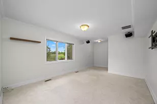 1925 Cloverdale Ct, Schaumburg, IL 60194 - Photo 16