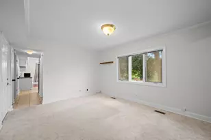1925 Cloverdale Ct, Schaumburg, IL 60194 - Photo 18