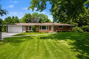 41 E Larkspur Ln, Bristol, IL 60512 - Photo 2