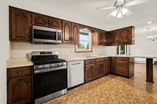 41 E Larkspur Ln, Bristol, IL 60512 - Photo 8