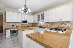 2200 E Gaisor Ct, Crete, IL 60417 - Photo 10