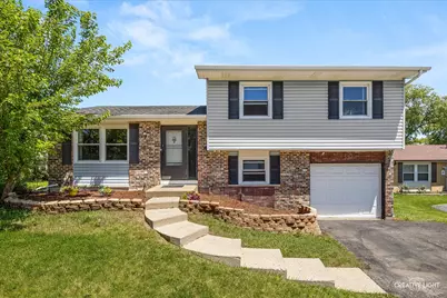 32 W Schubert Avenue, Glendale Heights, IL 60139 - Photo 1