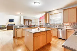 7 Fairhaven Ct, Lake in the Hills, IL 60156 - Photo 8