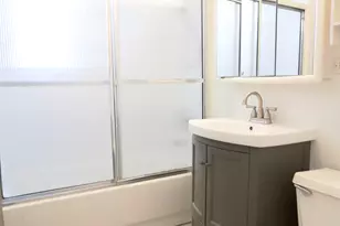 1057 W Berwyn Ave, Chicago, IL 60640 - Photo 8