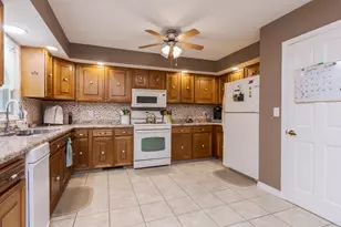 1604 6 Points Rd, Bloomington, IL 61701 - Photo 8