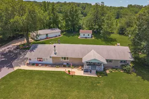 1604 6 Points Rd, Bloomington, IL 61701 - Photo 2