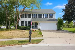 1 Fernwood Ct, Algonquin, IL 60102 - Photo 1