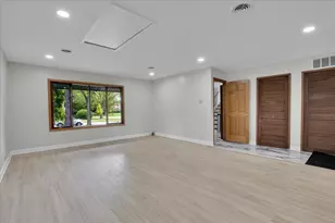 501 Lafayette Ln, Hoffman Estates, IL 60169 - Photo 6