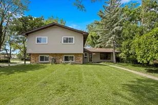 501 Lafayette Ln, Hoffman Estates, IL 60169 - Photo 2