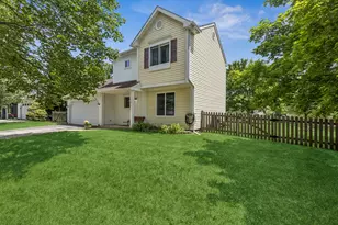 2352 Blue Spruce Ln, Aurora, IL 60502 - Photo 2