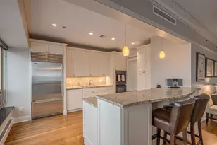 800 N Michigan Ave, Chicago, IL 60611 - Photo 12