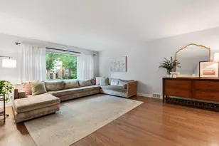 5754 N Christiana Ave, Chicago, IL 60659 - Photo 2