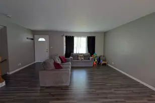 5S334 Stewart Dr, Naperville, IL 60563 - Photo 8