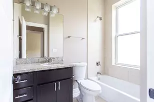 1525 W Addison St, Chicago, IL 60613 - Photo 2
