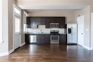 1525 W Addison St, Chicago, IL 60613 - Photo 20