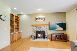 1807 Ballina Ln, McHenry, IL 60050 - Photo 4