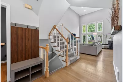 1051 W Sutton Court, Palatine, IL 60067 - Photo 2