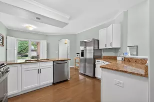 1051 W Sutton Ct, Palatine, IL 60067 - Photo 12
