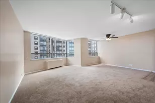 5701 N Sheridan Rd, Chicago, IL 60660 - Photo 2