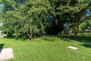 2807 Yonge St, Rockford, IL 61101 - Photo 6