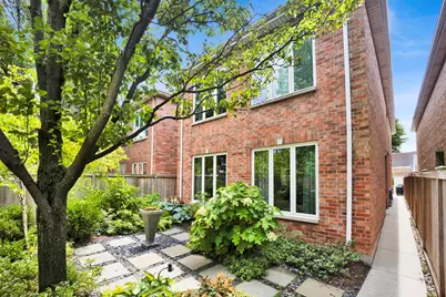 1727 W Peterson Avenue, Chicago, IL 60660 - Photo 1
