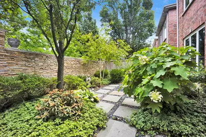 1727 W Peterson Avenue, Chicago, IL 60660 - Photo 2