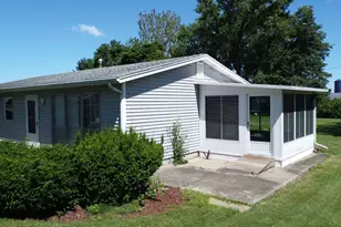 625 W Blue St, Sheldon, IL 60966 - Photo 2