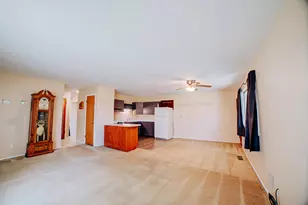 625 W Blue St, Sheldon, IL 60966 - Photo 10