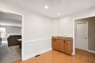 1150 Oakview Dr, Wheaton, IL 60187 - Photo 8