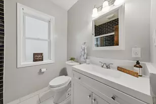 5725 N Artesian Ave, Chicago, IL 60659 - Photo 18