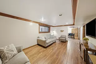 5725 N Artesian Ave, Chicago, IL 60659 - Photo 8