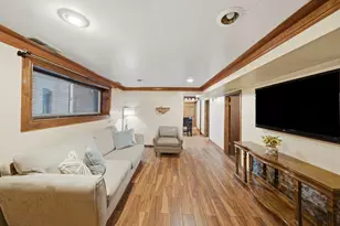 5725 N Artesian Ave, Chicago, IL 60659 - Photo 30