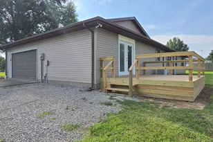 110 Grayson Rd, Eldorado, IL 62930 - Photo 6