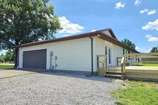 110 Grayson Rd, Eldorado, IL 62930 - Photo 6