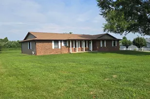 110 Grayson Rd, Eldorado, IL 62930 - Photo 2