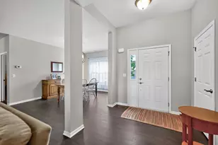 336 E Cloverlane Dr, Sycamore, IL 60178 - Photo 8