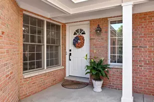 324 Turnberry Ln, Glen Ellyn, IL 60137 - Photo 1