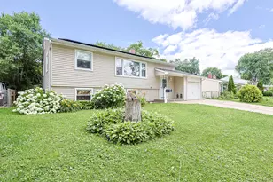 1412 Windsor Cir, Carpentersville, IL 60110 - Photo 2
