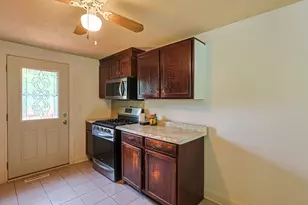 1412 Windsor Cir, Carpentersville, IL 60110 - Photo 10