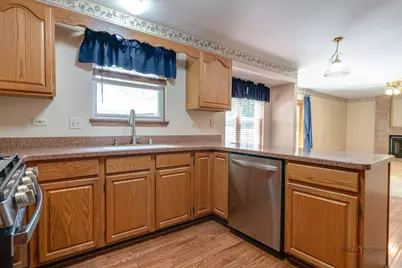 1889 McRae Lane, Mundelein, IL 60060 - Photo 14