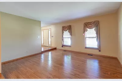 1889 McRae Lane, Mundelein, IL 60060 - Photo 4