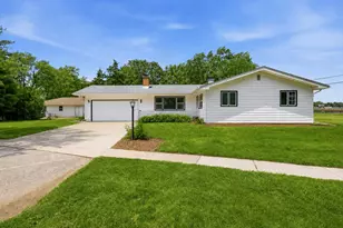 70 Mary Ln Ct, Crystal Lake, IL 60014 - Photo 1