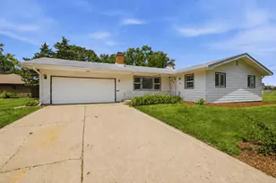 70 Mary Ln Ct, Crystal Lake, IL 60014 - Photo 2