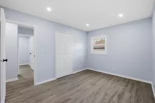 915 Mayfield Dr, Round Lake Beach, IL 60073 - Photo 14