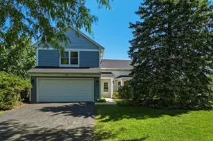 121 Heath Pl, Westmont, IL 60559 - Photo 1