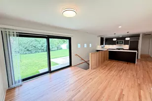 808 W Milburn Ave, Mount Prospect, IL 60056 - Photo 2