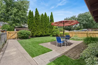 2009 Keeney Street, Evanston, IL 60202 - Photo 16