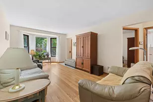 2009 Keeney St, Evanston, IL 60202 - Photo 4